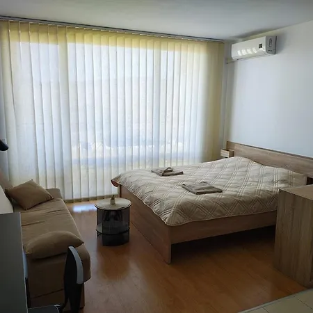 Διαμέρισμα Lovely Bright On Sunny